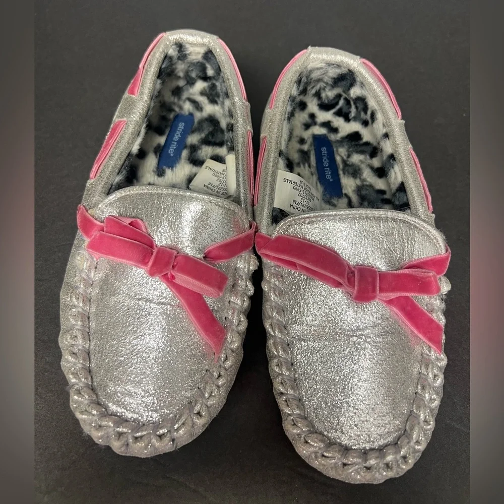 Stride‎ Rite- Silver Girls Moccasins- Size: 11/12, Pre-Owned